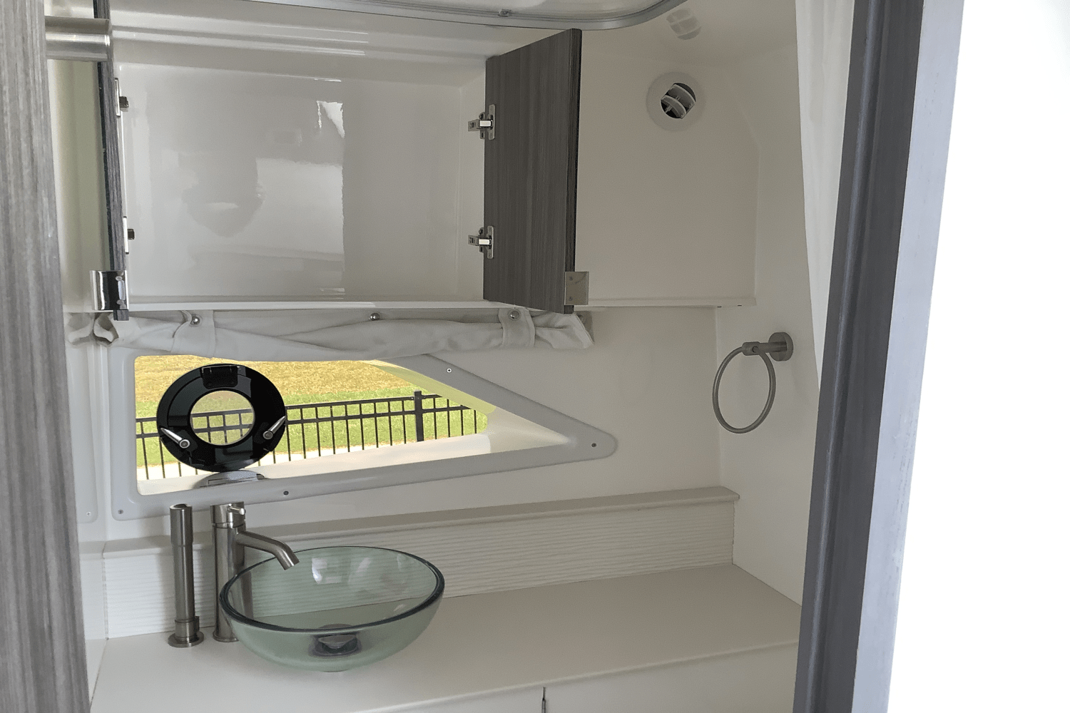 2025 Sea Ray Sundancer 320 Image Thumbnail #44