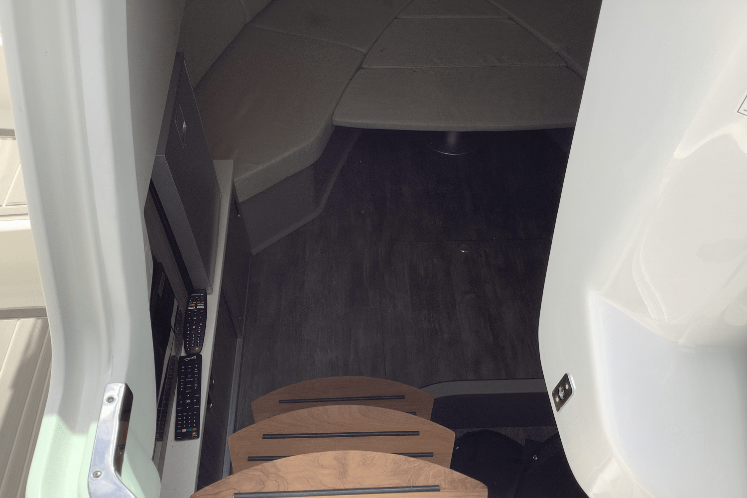 2025 Sea Ray Sundancer 320 Image Thumbnail #35