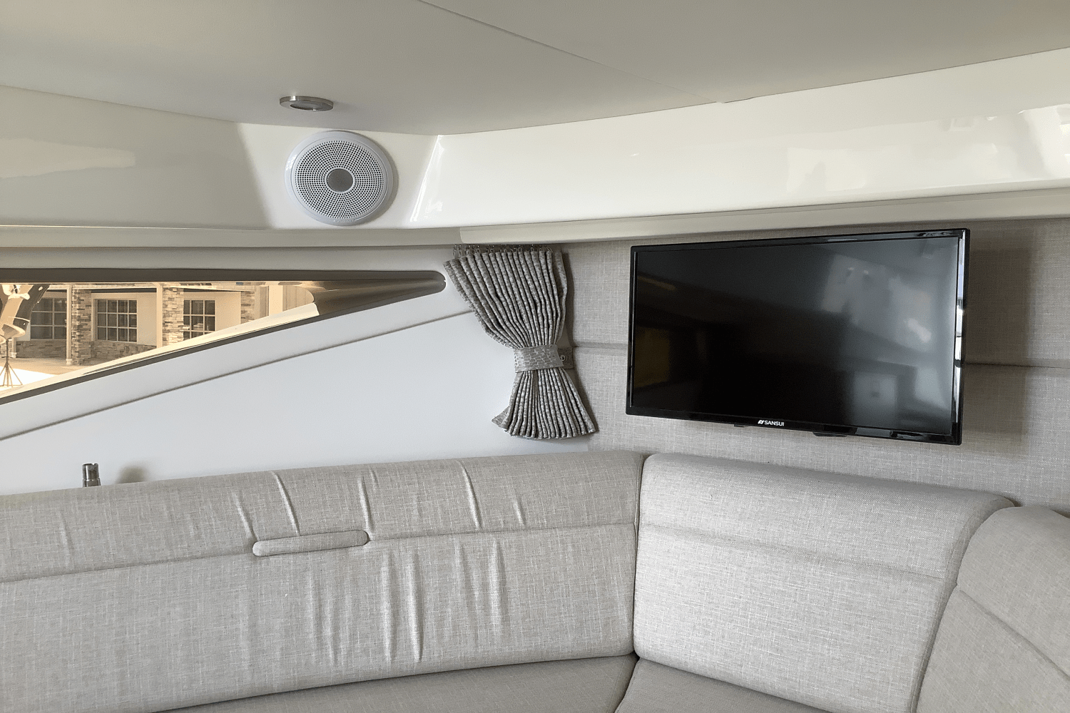 2025 Sea Ray Sundancer 320 Image Thumbnail #37