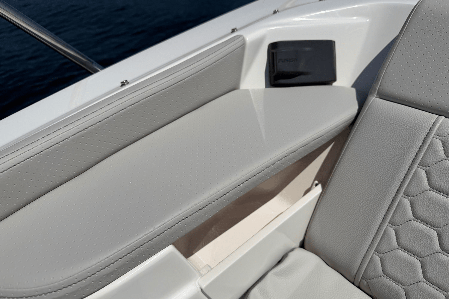 2025 Sea Ray Sundancer 320 Image Thumbnail #31