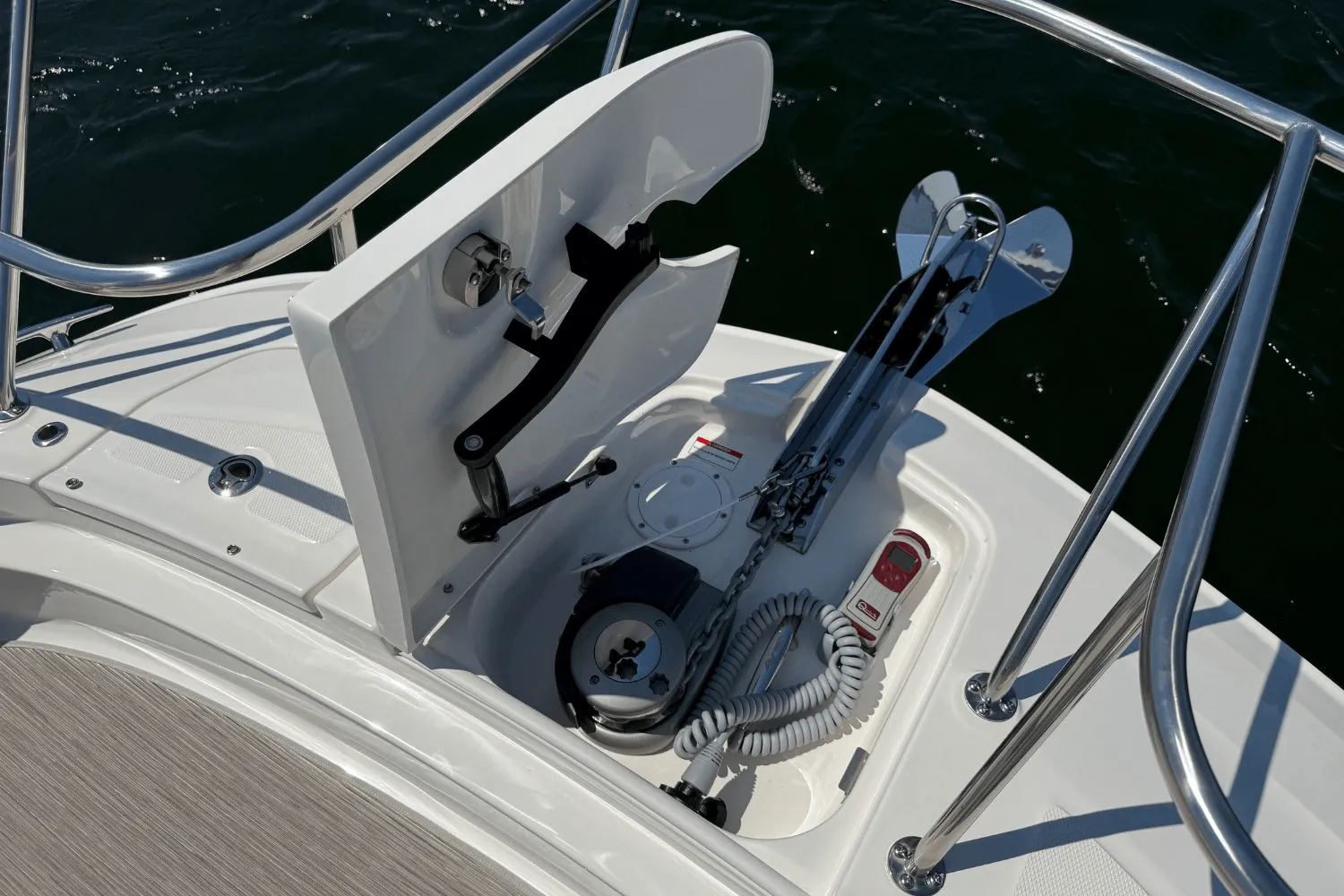 2025 Sea Ray Sundancer 320 Image Thumbnail #28