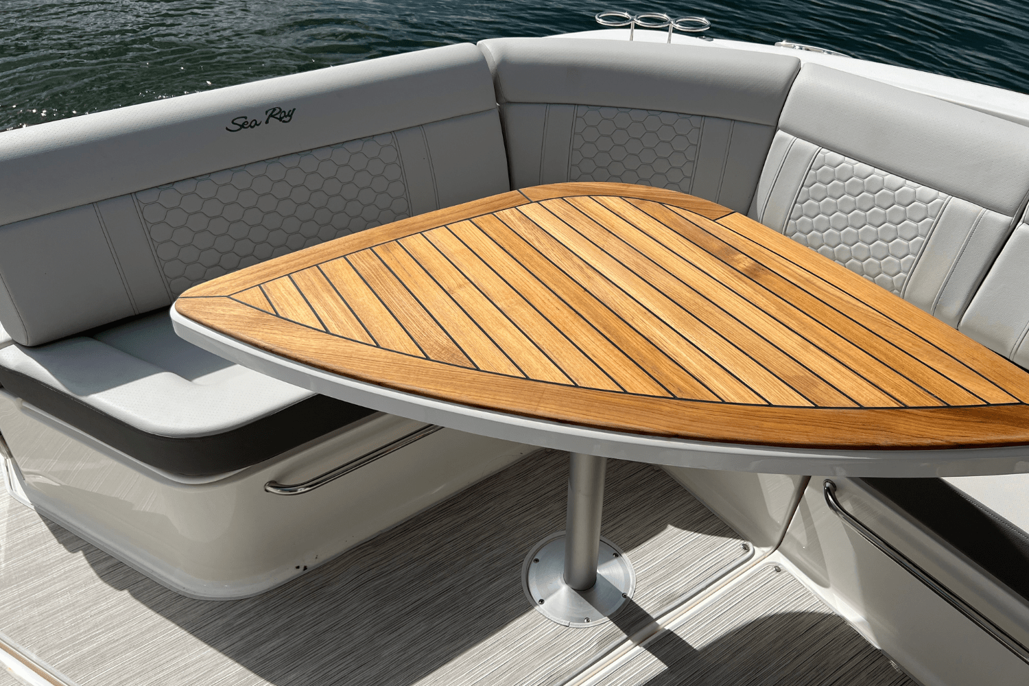 2025 Sea Ray Sundancer 320 Image Thumbnail #15