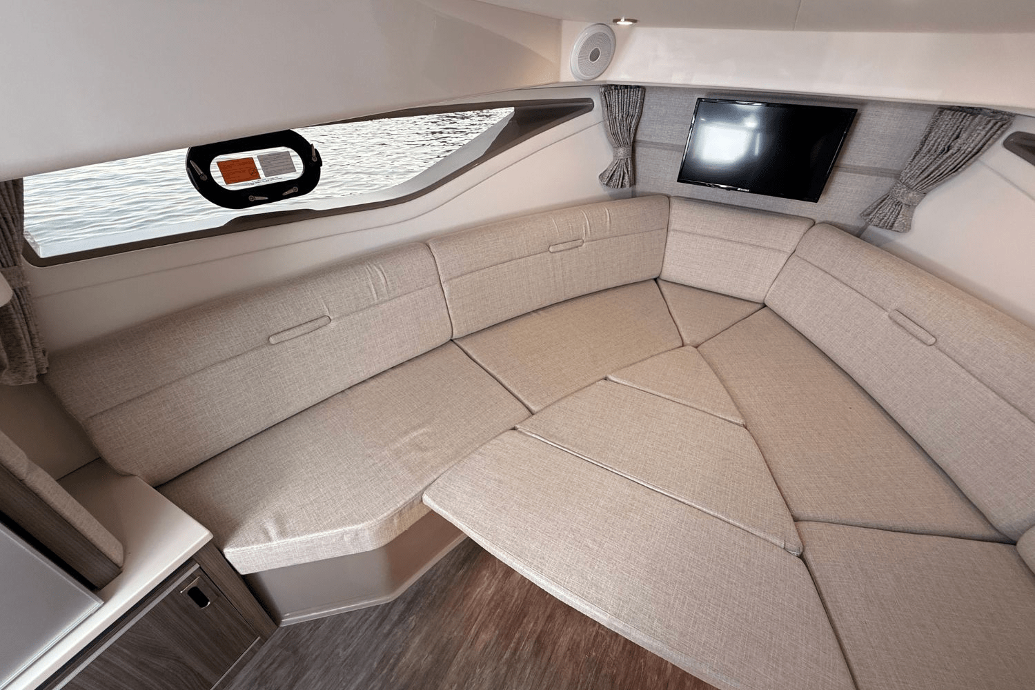 2025 Sea Ray Sundancer 320 Image Thumbnail #35