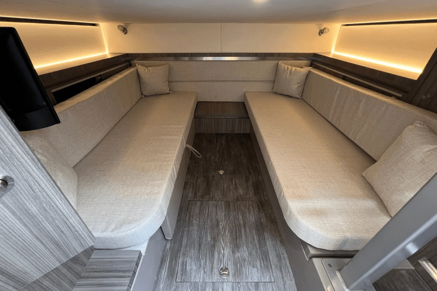 2025 Sea Ray Sundancer 320 Image Thumbnail #38