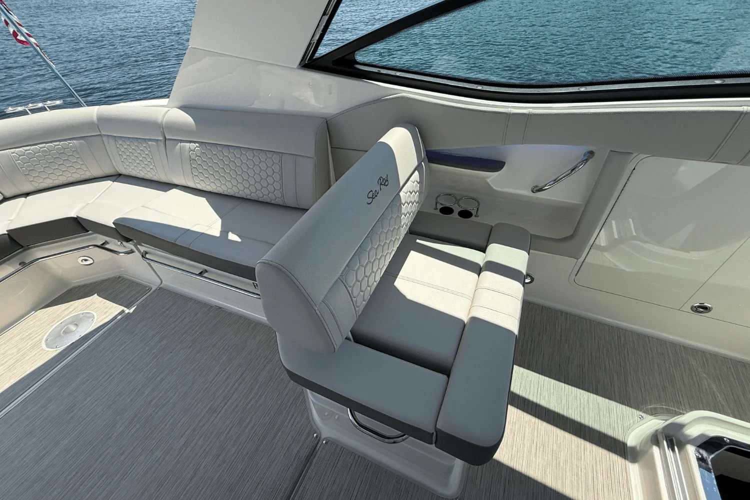 2025 Sea Ray Sundancer 320 Image Thumbnail #18
