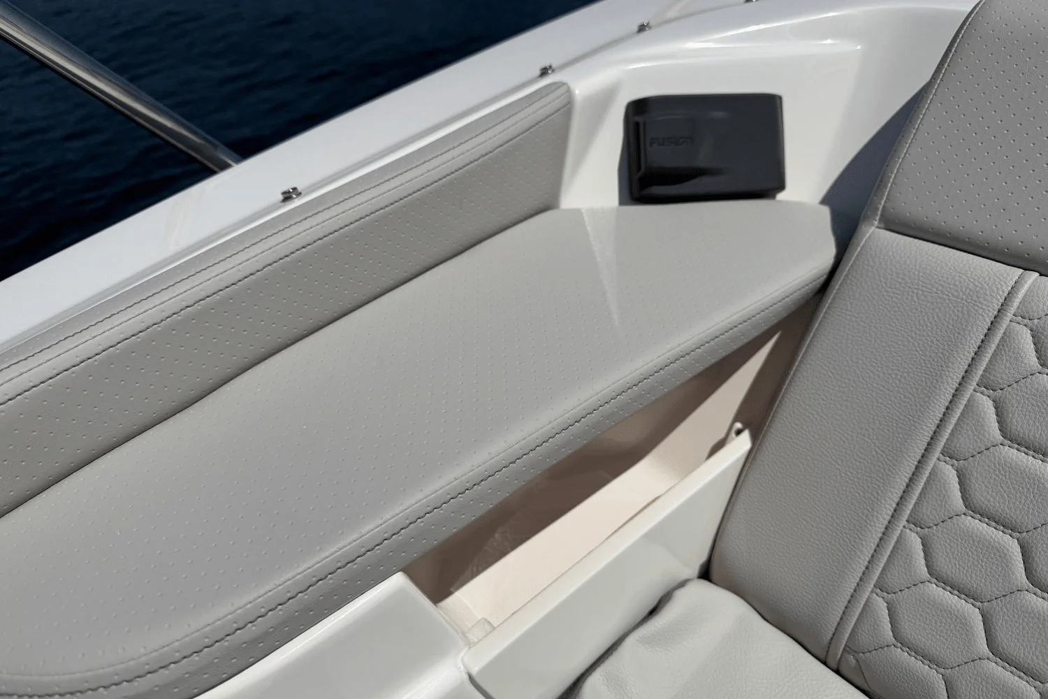 2025 Sea Ray Sundancer 320 Image Thumbnail #27