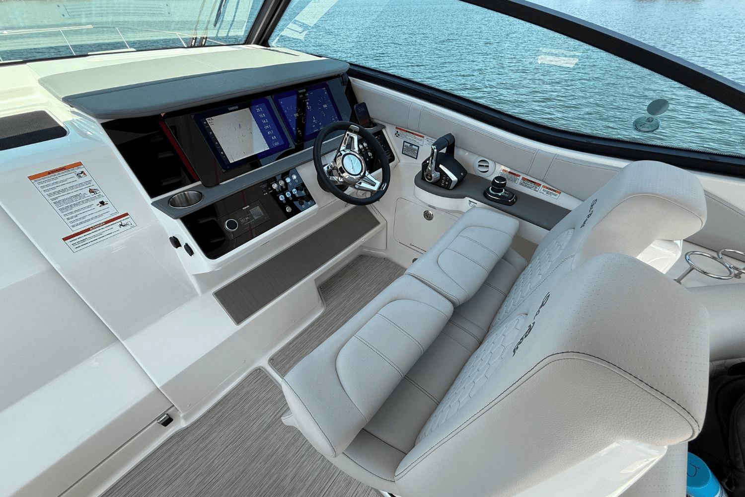 2025 Sea Ray Sundancer 320 Image Thumbnail #19