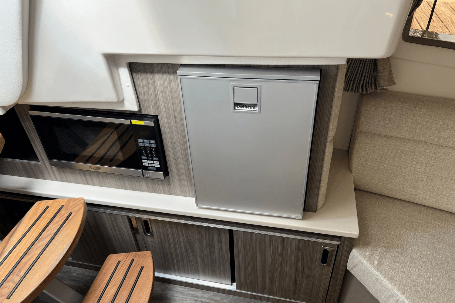 2025 Sea Ray Sundancer 320 Image Thumbnail #30