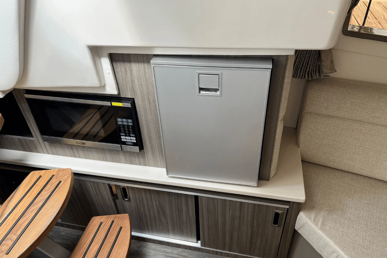 2025 Sea Ray Sundancer 320 Image Thumbnail #30