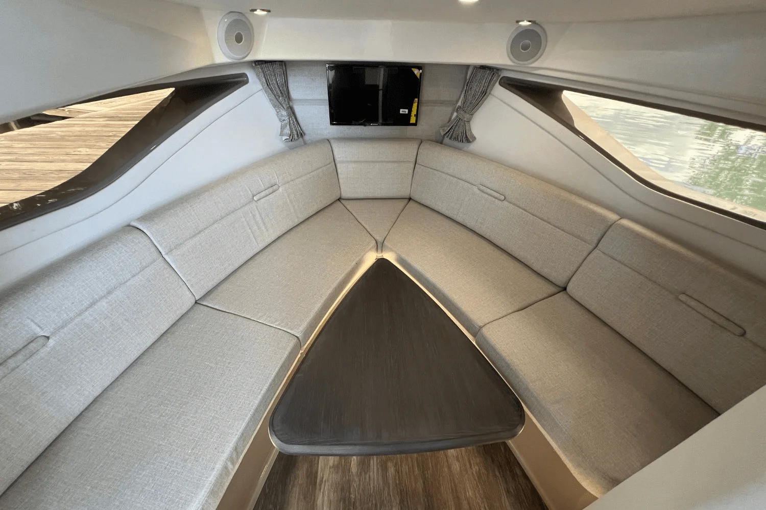 2025 Sea Ray Sundancer 320 Image Thumbnail #33