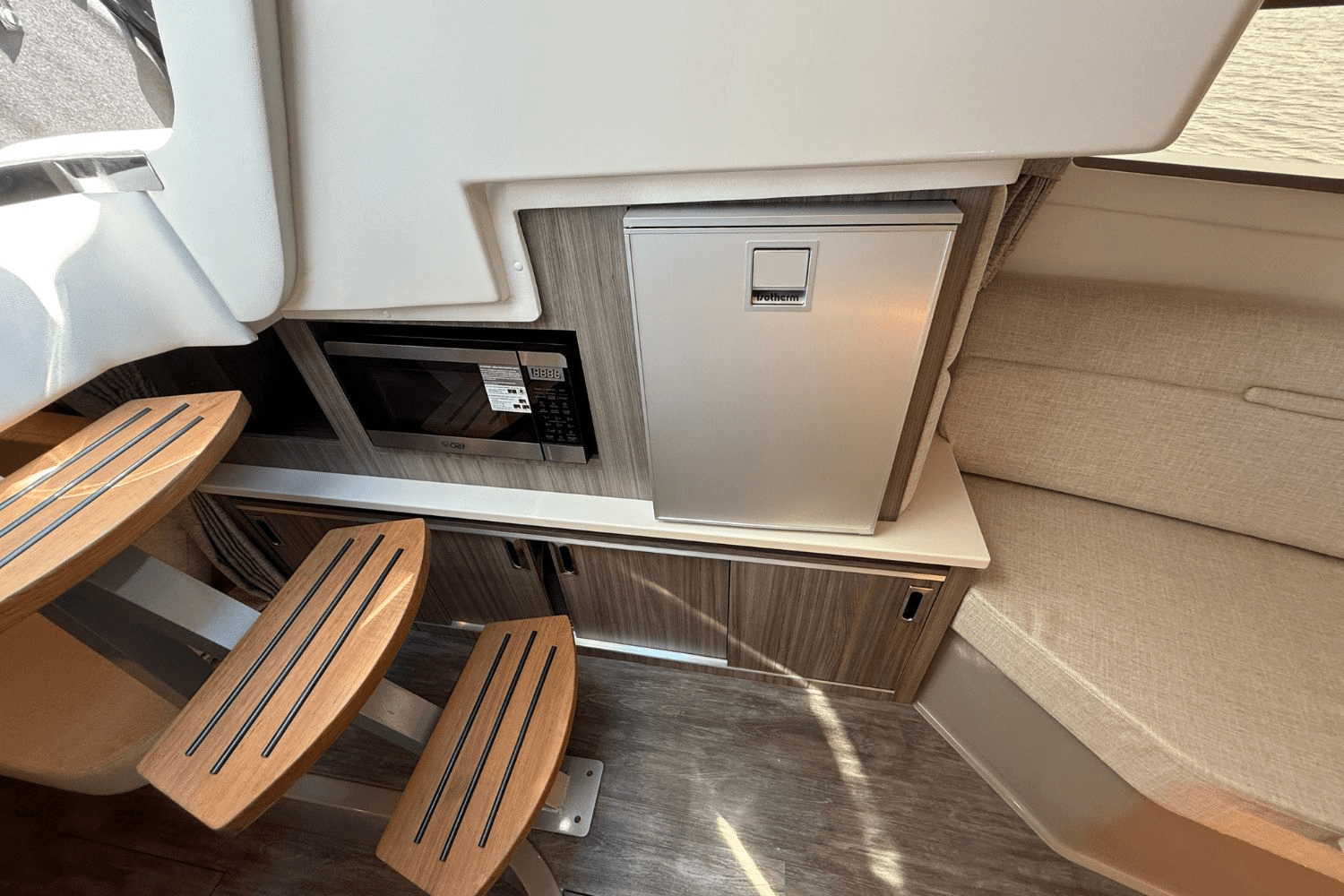 2025 Sea Ray Sundancer 320 Image Thumbnail #29