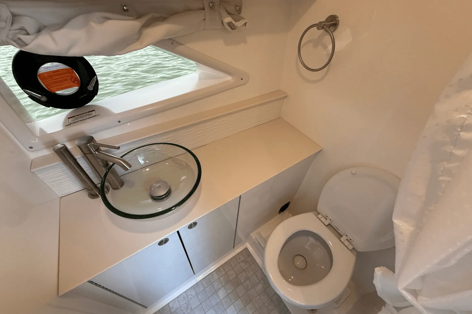 2025 Sea Ray Sundancer 320 Image Thumbnail #37