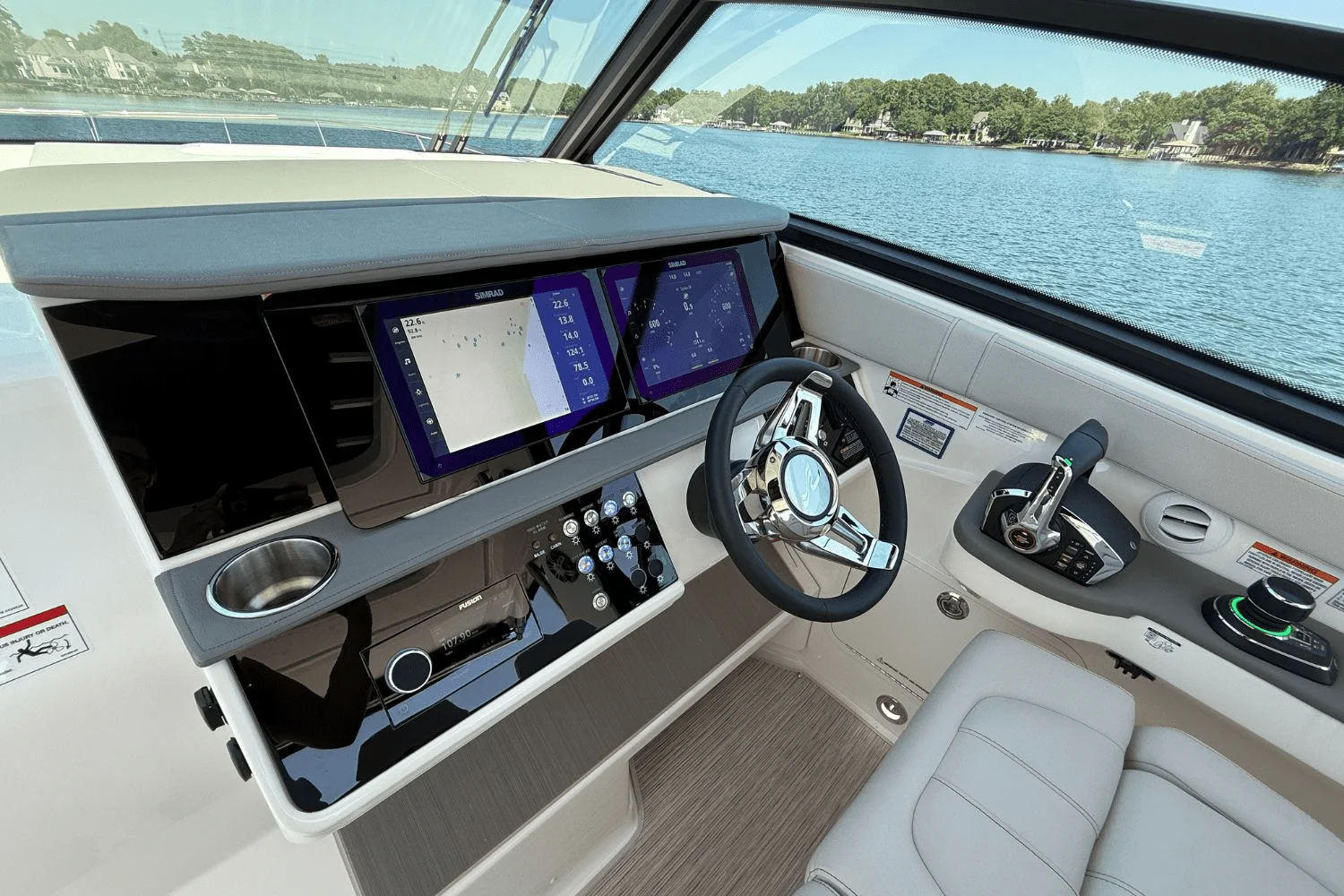 2025 Sea Ray Sundancer 320 Image Thumbnail #20