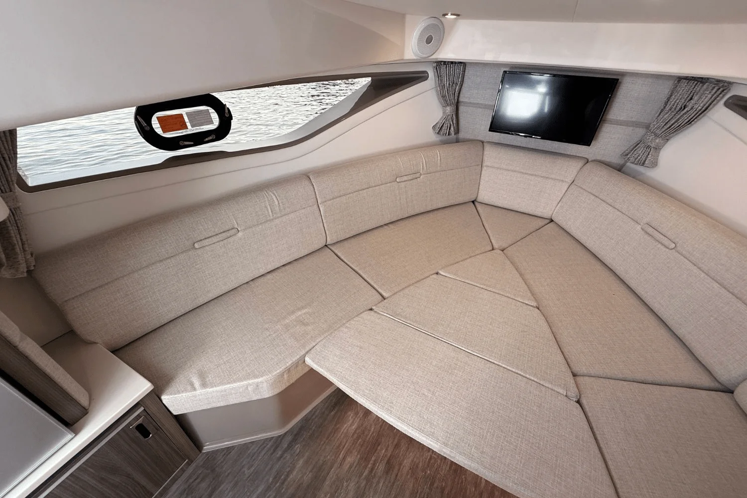 2025 Sea Ray Sundancer 320 Image Thumbnail #31