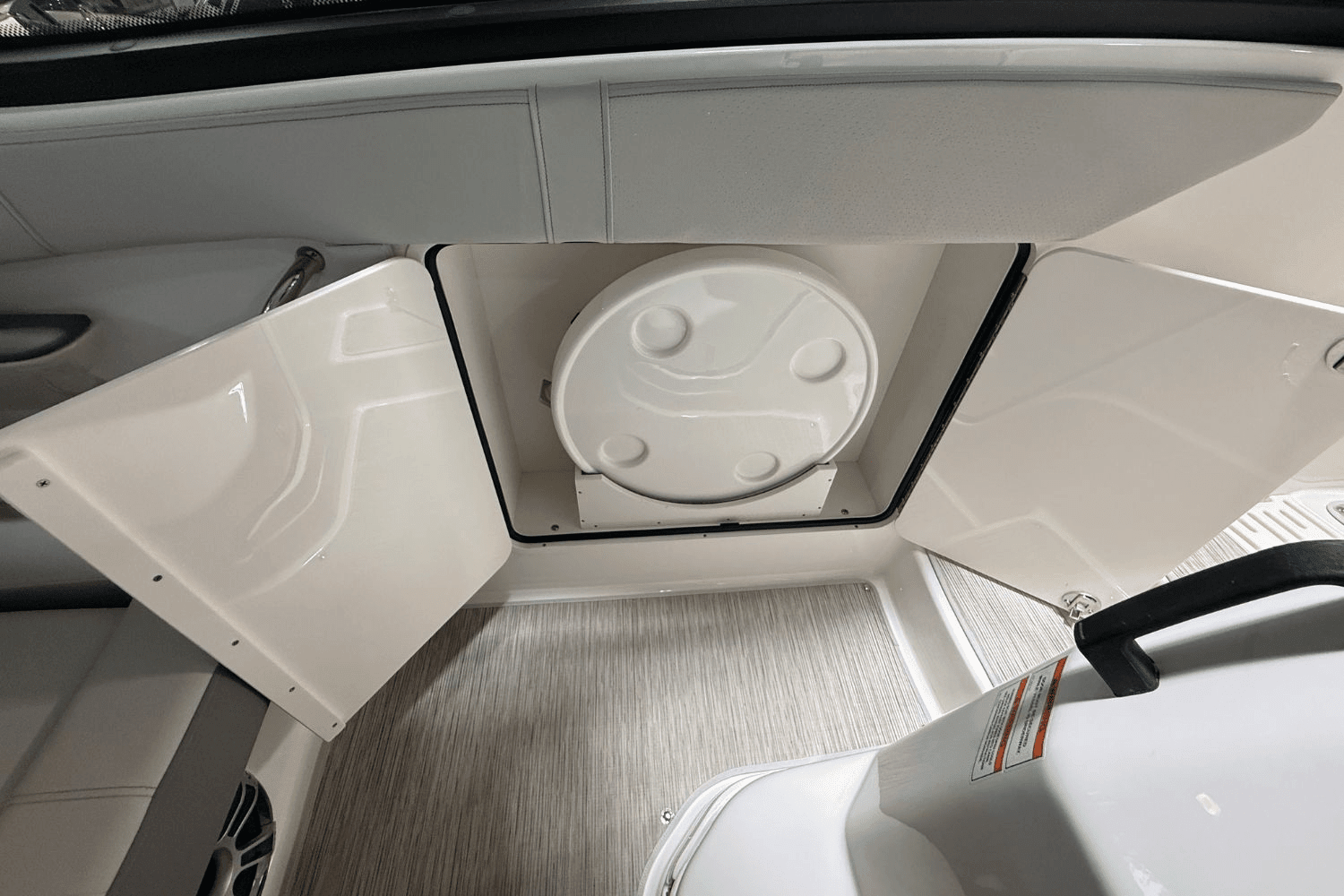 2025 Sea Ray Sundancer 320 Image Thumbnail #24