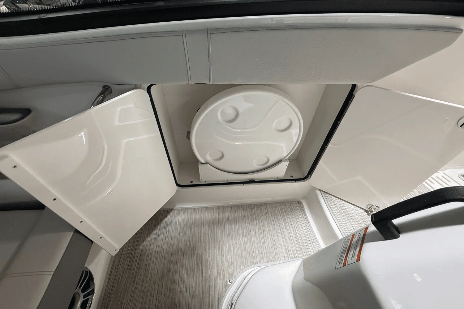 2025 Sea Ray Sundancer 320 Image Thumbnail #24