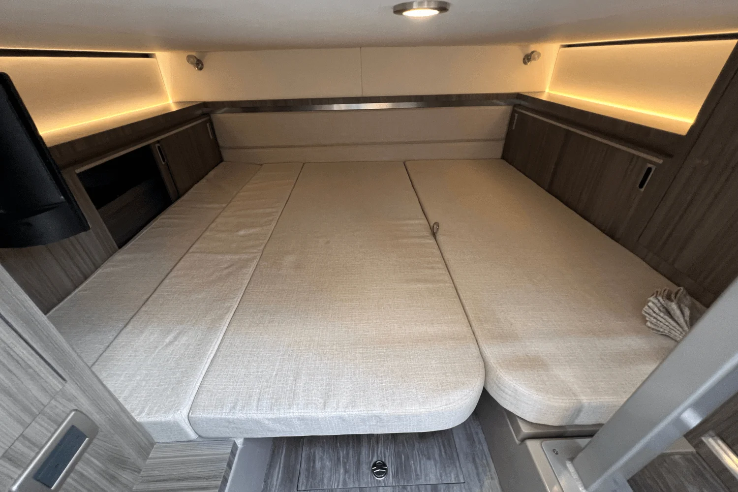 2025 Sea Ray Sundancer 320 Image Thumbnail #39