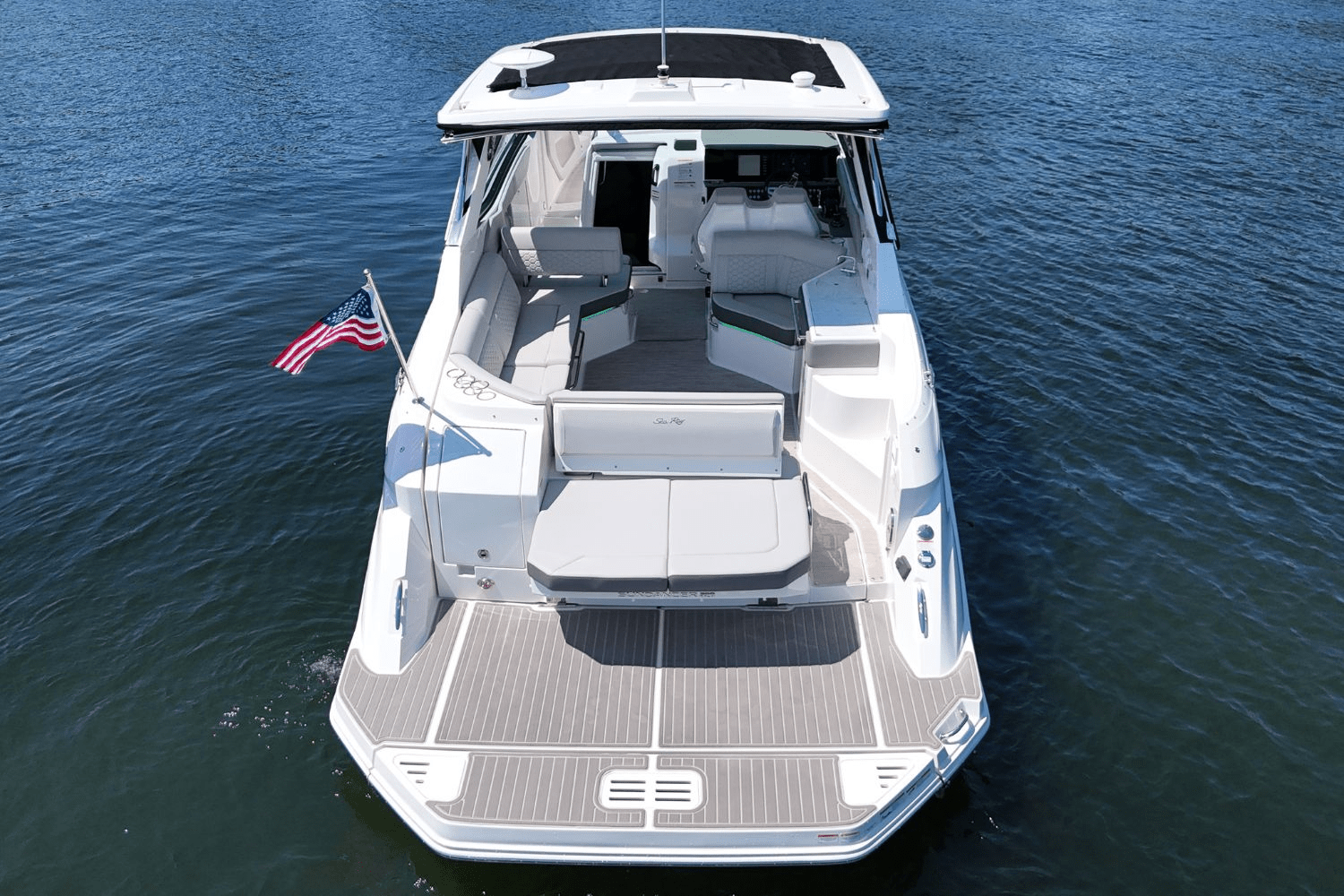 2025 Sea Ray Sundancer 320 Image Thumbnail #5