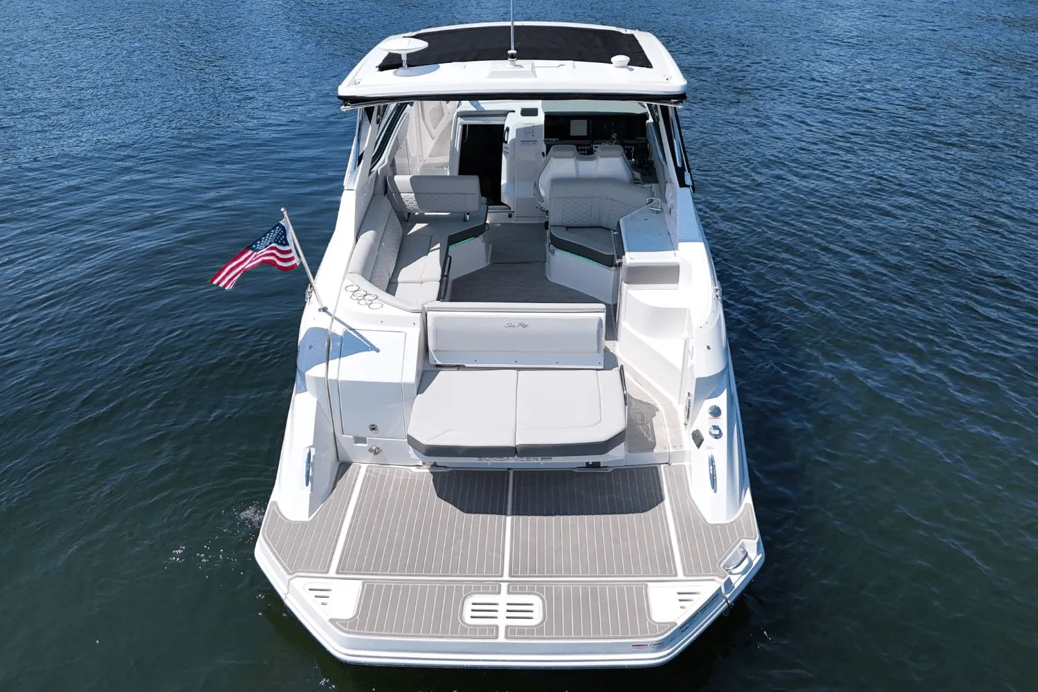 2025 Sea Ray Sundancer 320 Image Thumbnail #5