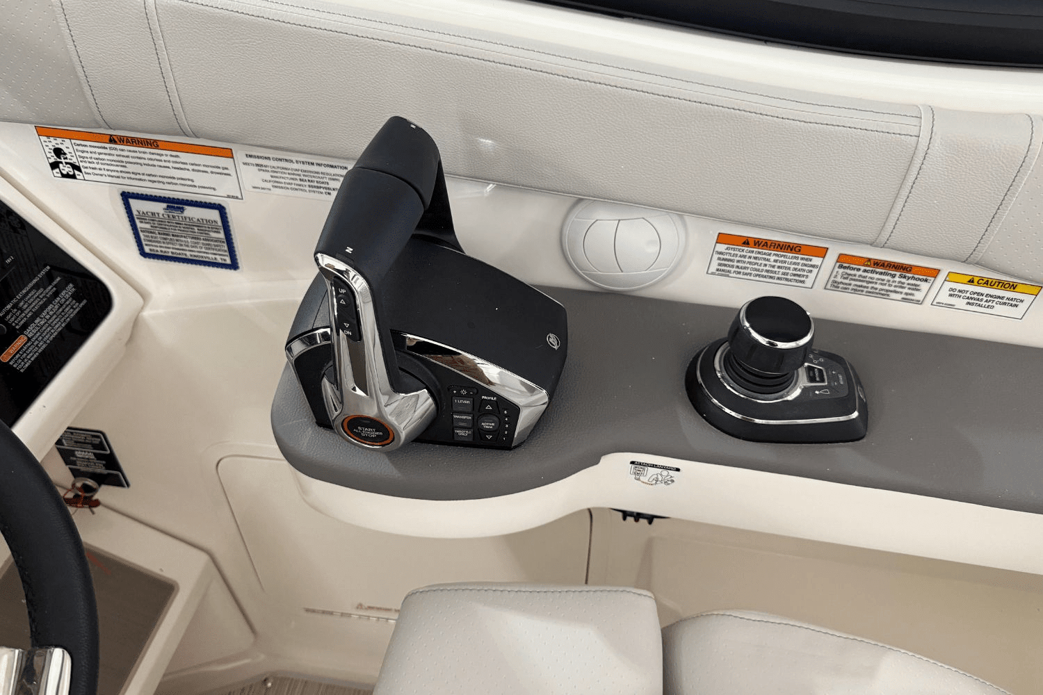 2025 Sea Ray Sundancer 320 Image Thumbnail #19