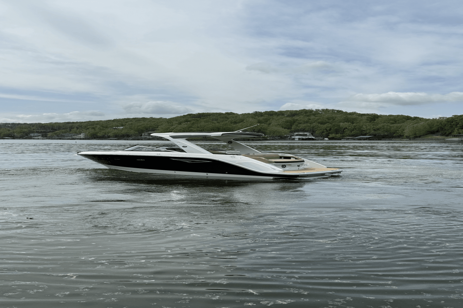 2025 Sea Ray SLX 310 Image Thumbnail #6