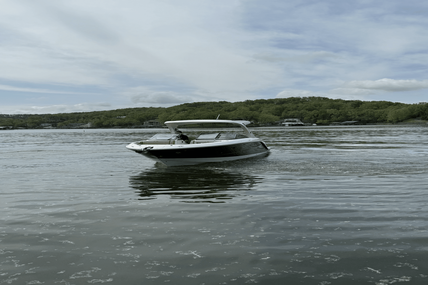 2025 Sea Ray SLX 310 Image Thumbnail #4