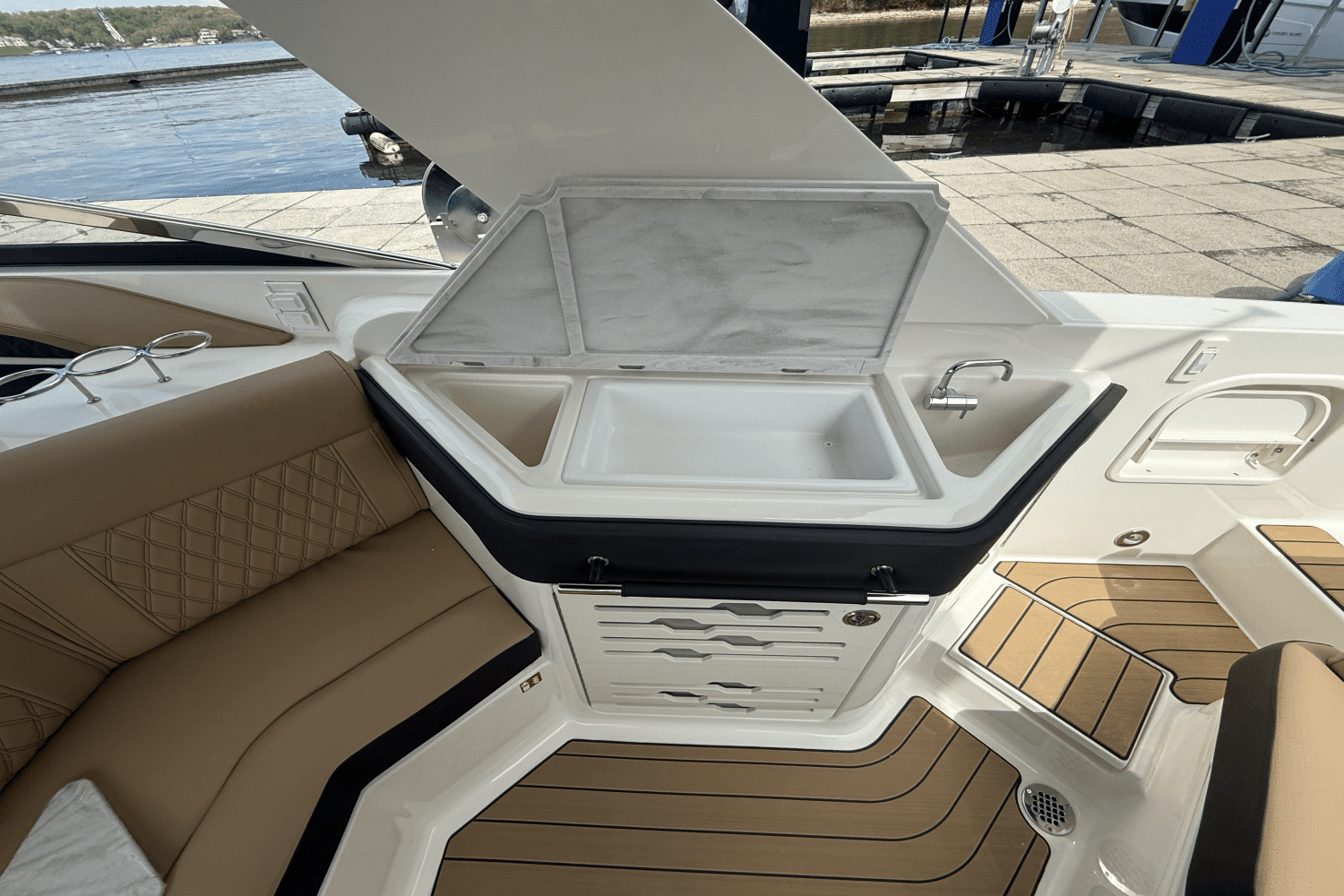 2025 Sea Ray SLX 310 Image Thumbnail #14