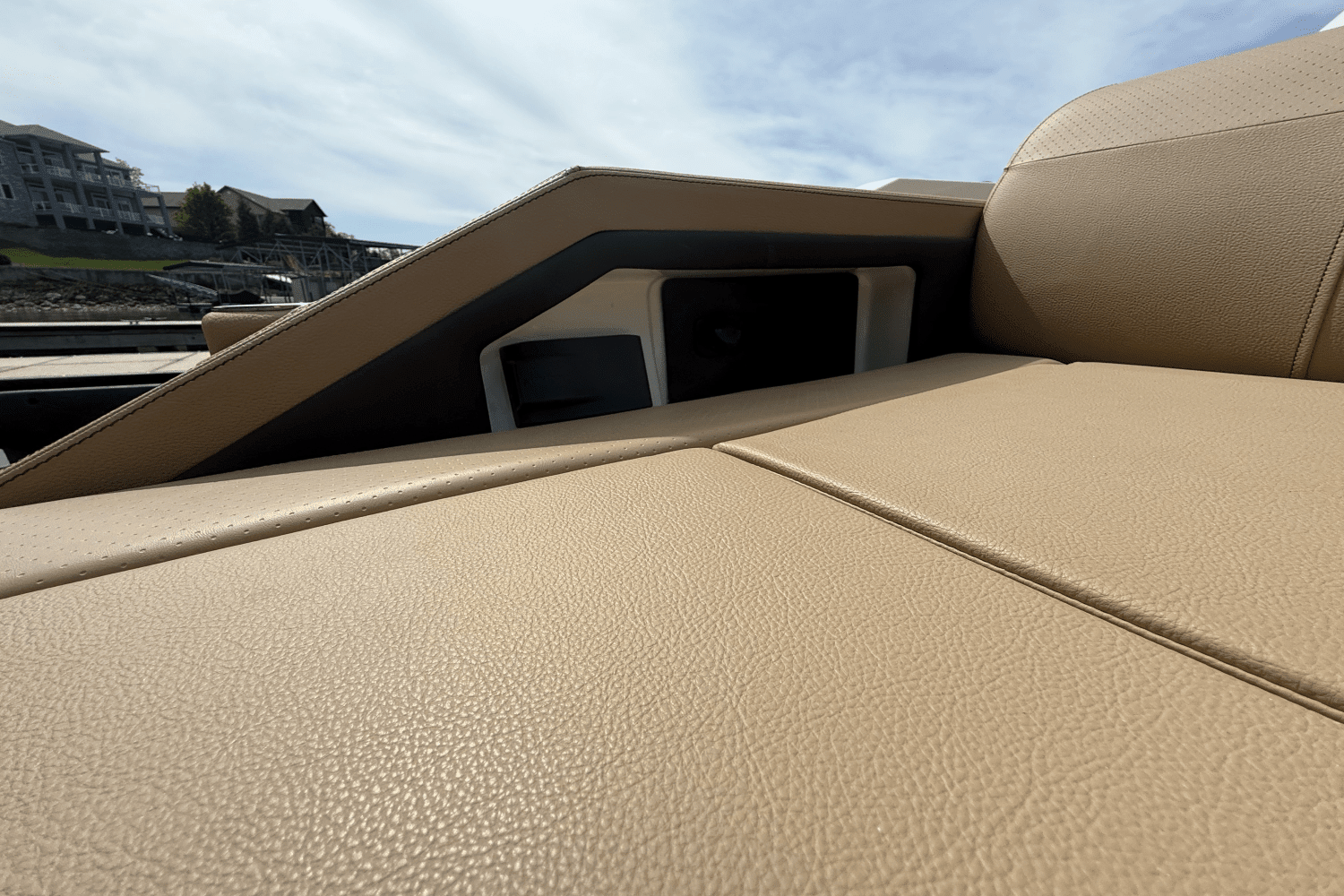 2025 Sea Ray SLX 310 Image Thumbnail #18