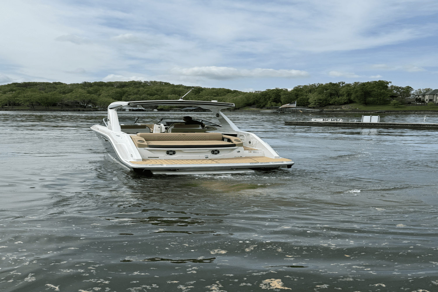 2025 Sea Ray SLX 310 Image Thumbnail #9