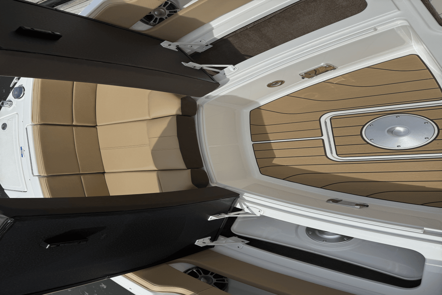 2025 Sea Ray SLX 310 Image Thumbnail #23