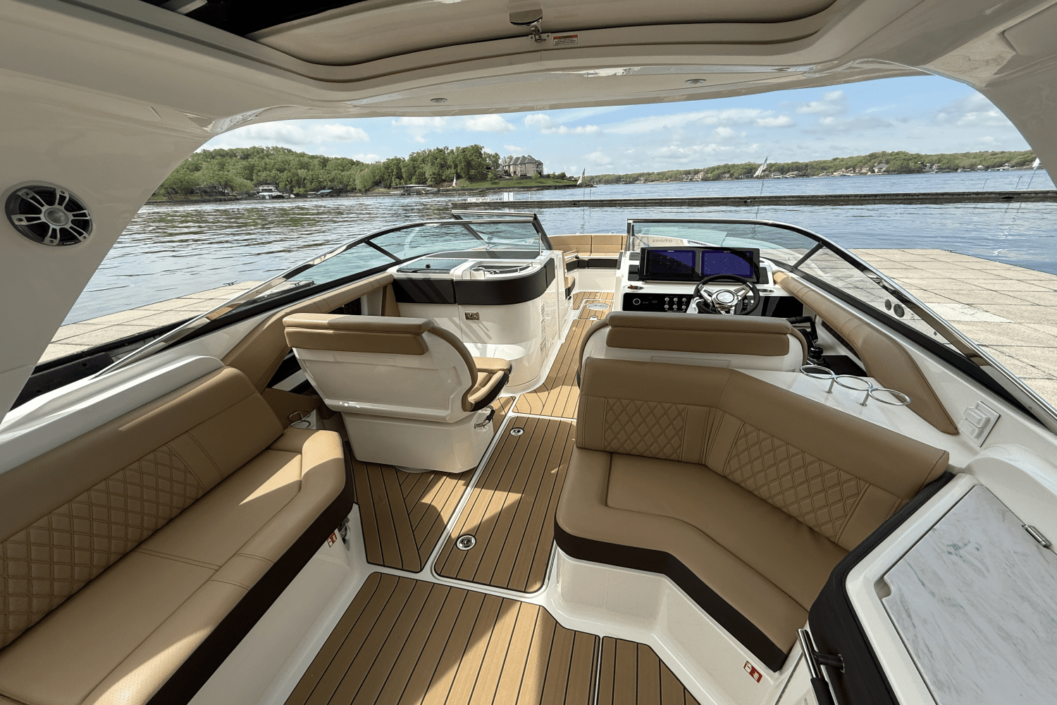 2025 Sea Ray SLX 310 Image Thumbnail #10