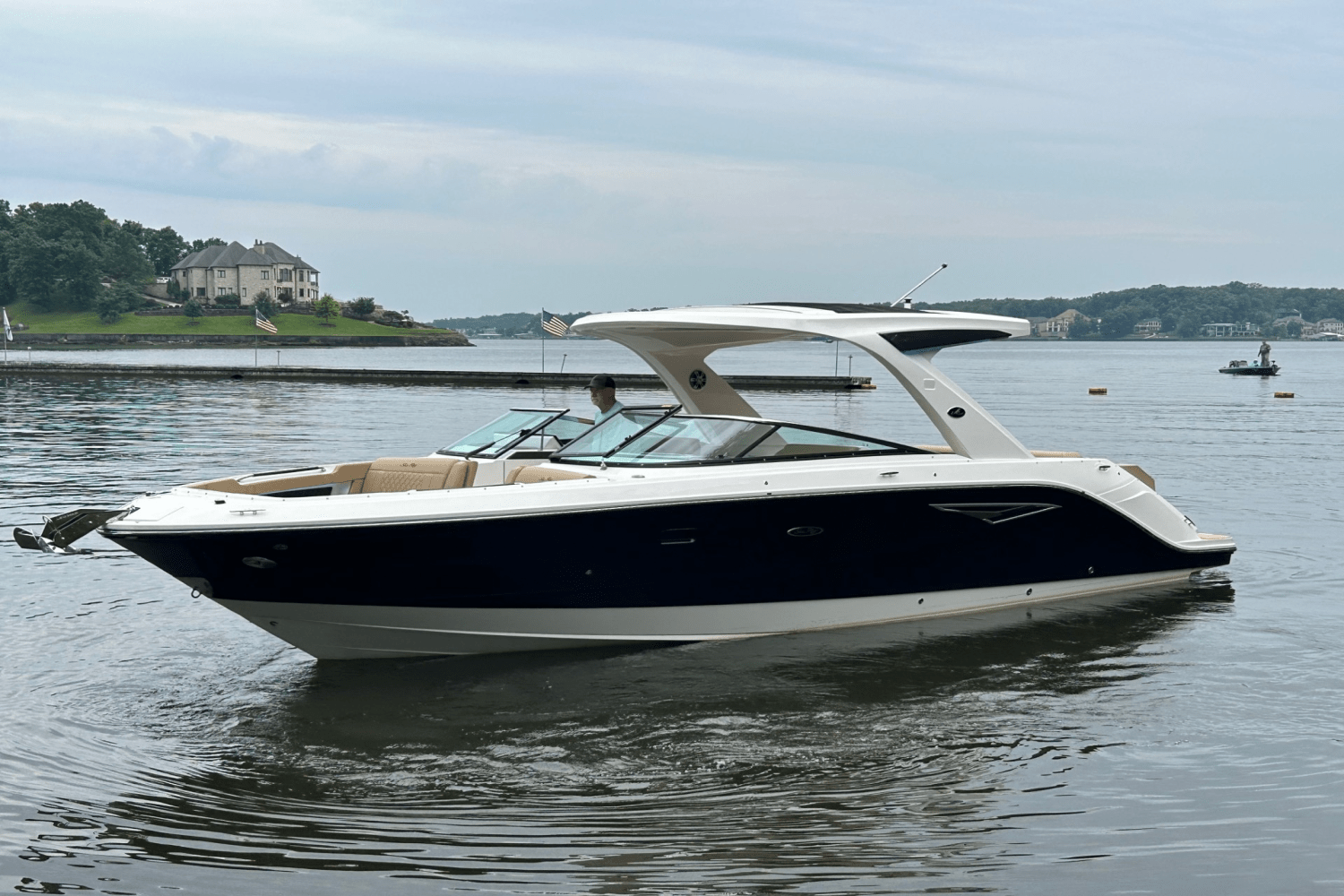 2025 Sea Ray SLX 310 Image Thumbnail #3
