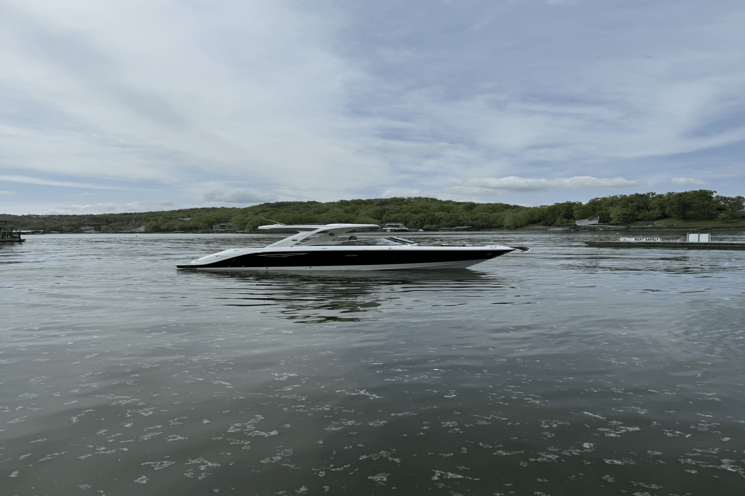 2025 Sea Ray SLX 310 Image Thumbnail #2