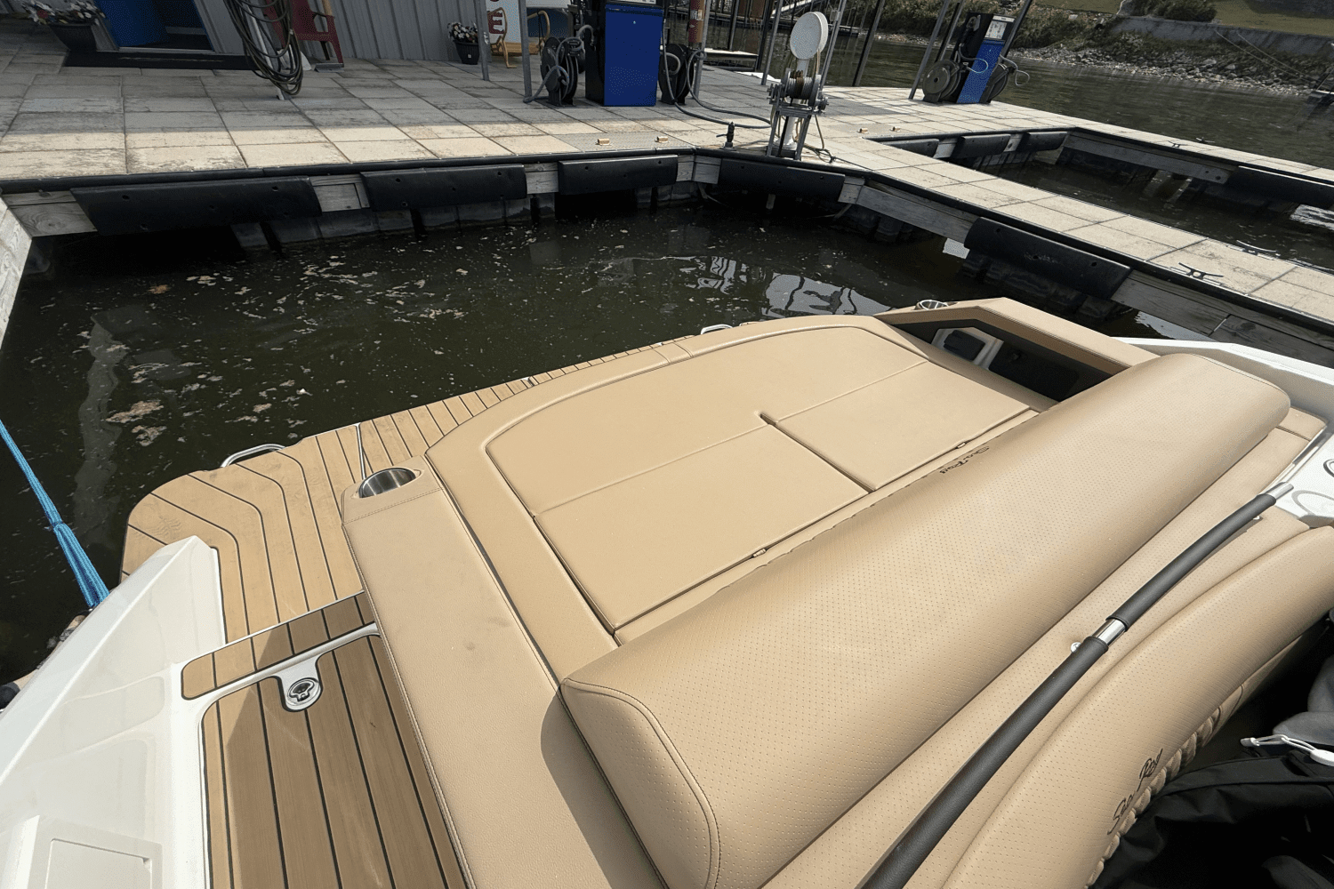 2025 Sea Ray SLX 310 Image Thumbnail #17