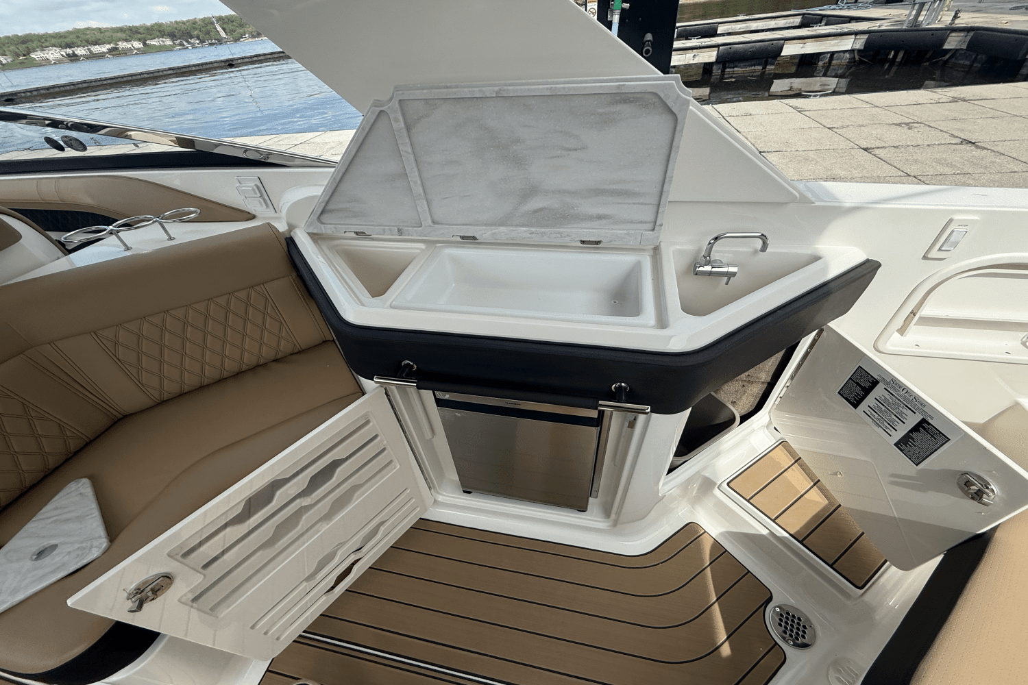2025 Sea Ray SLX 310 Image Thumbnail #15