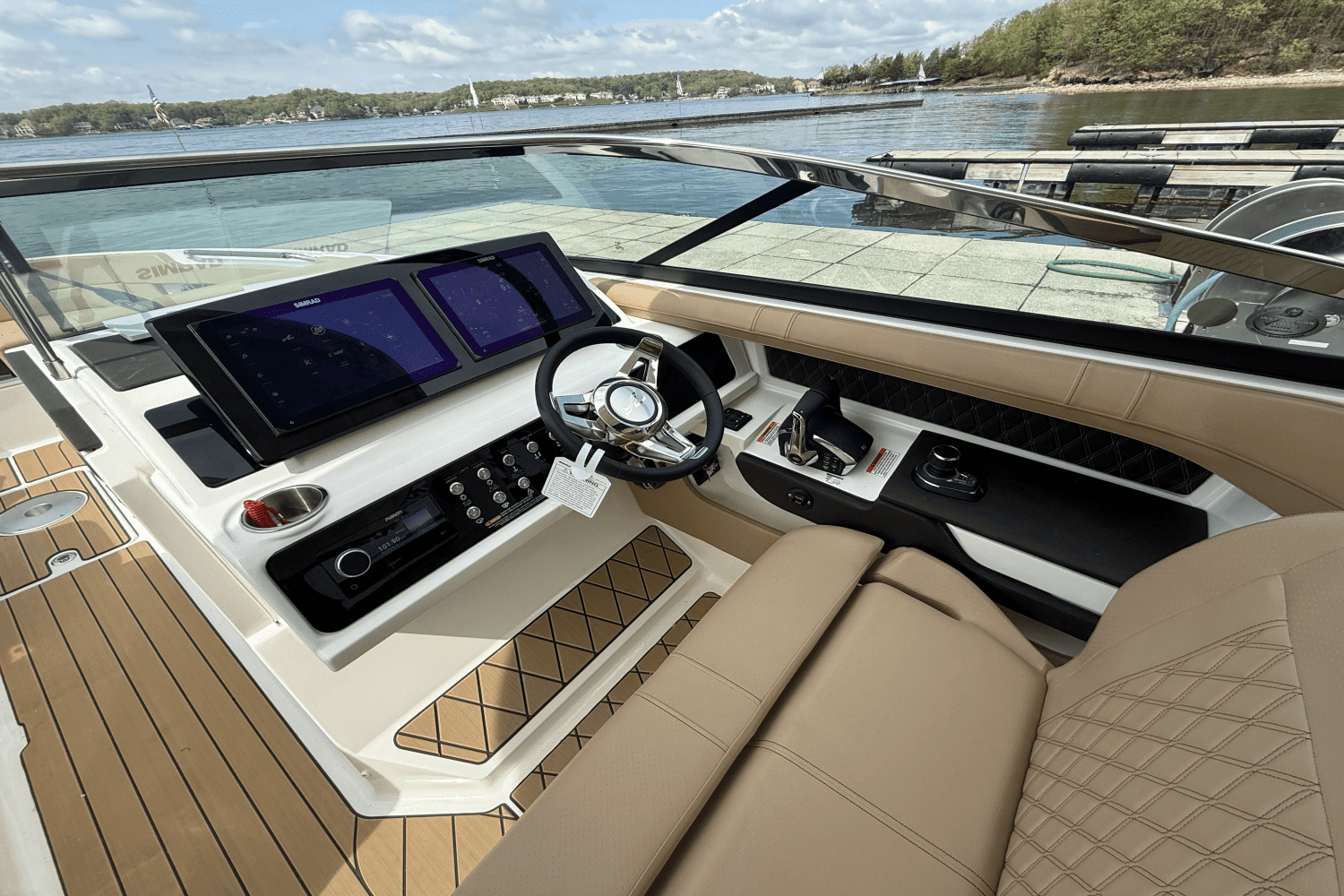 2025 Sea Ray SLX 310 Image Thumbnail #12