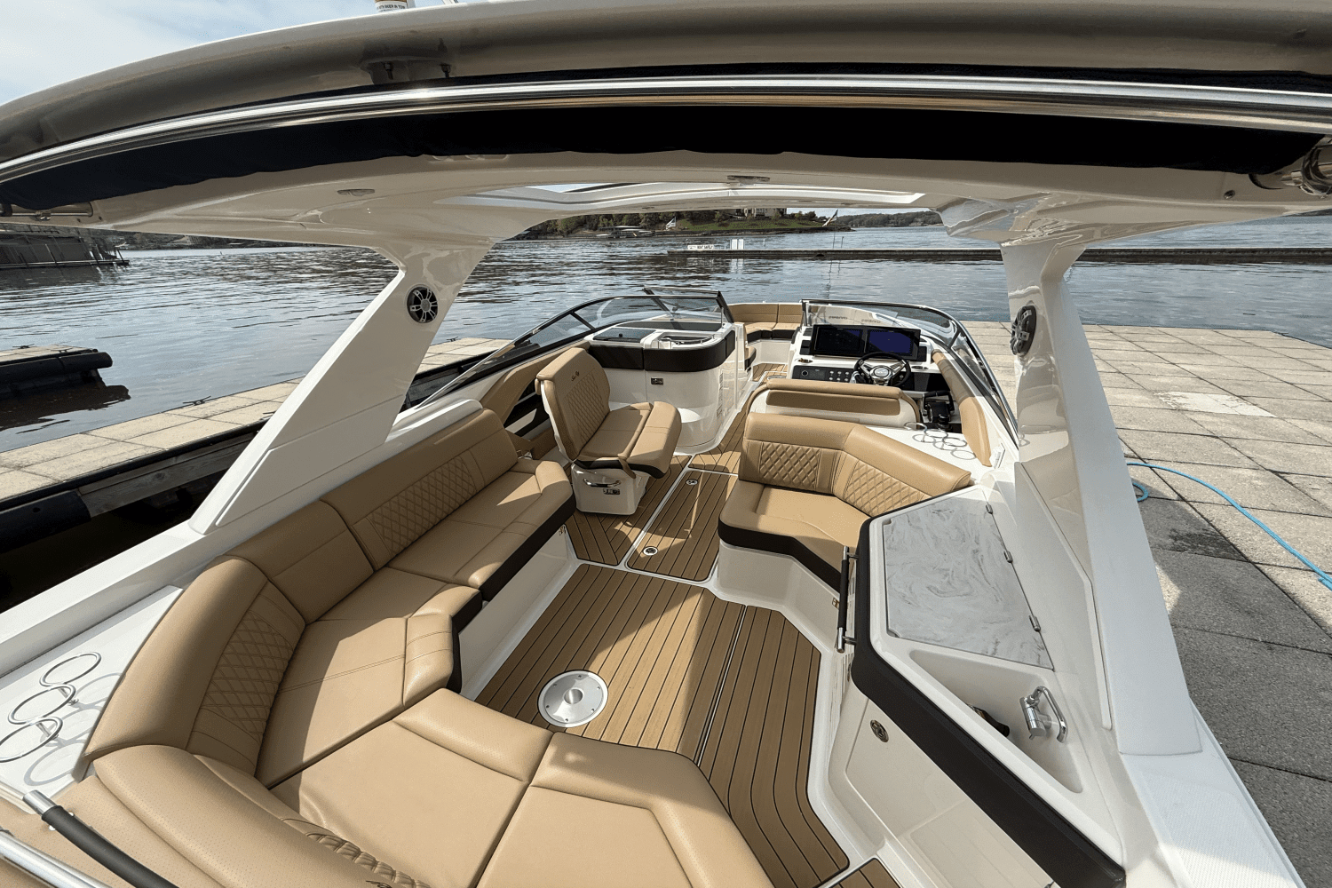 2025 Sea Ray SLX 310 Image Thumbnail #25