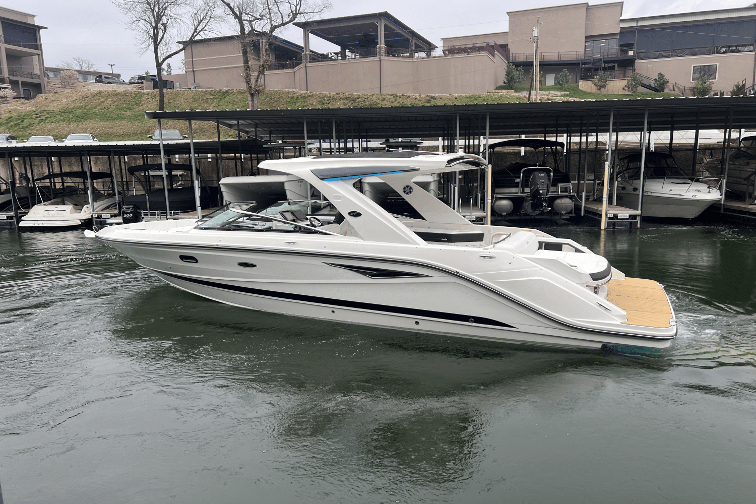 2025 Sea Ray SLX 310 Image Thumbnail #4