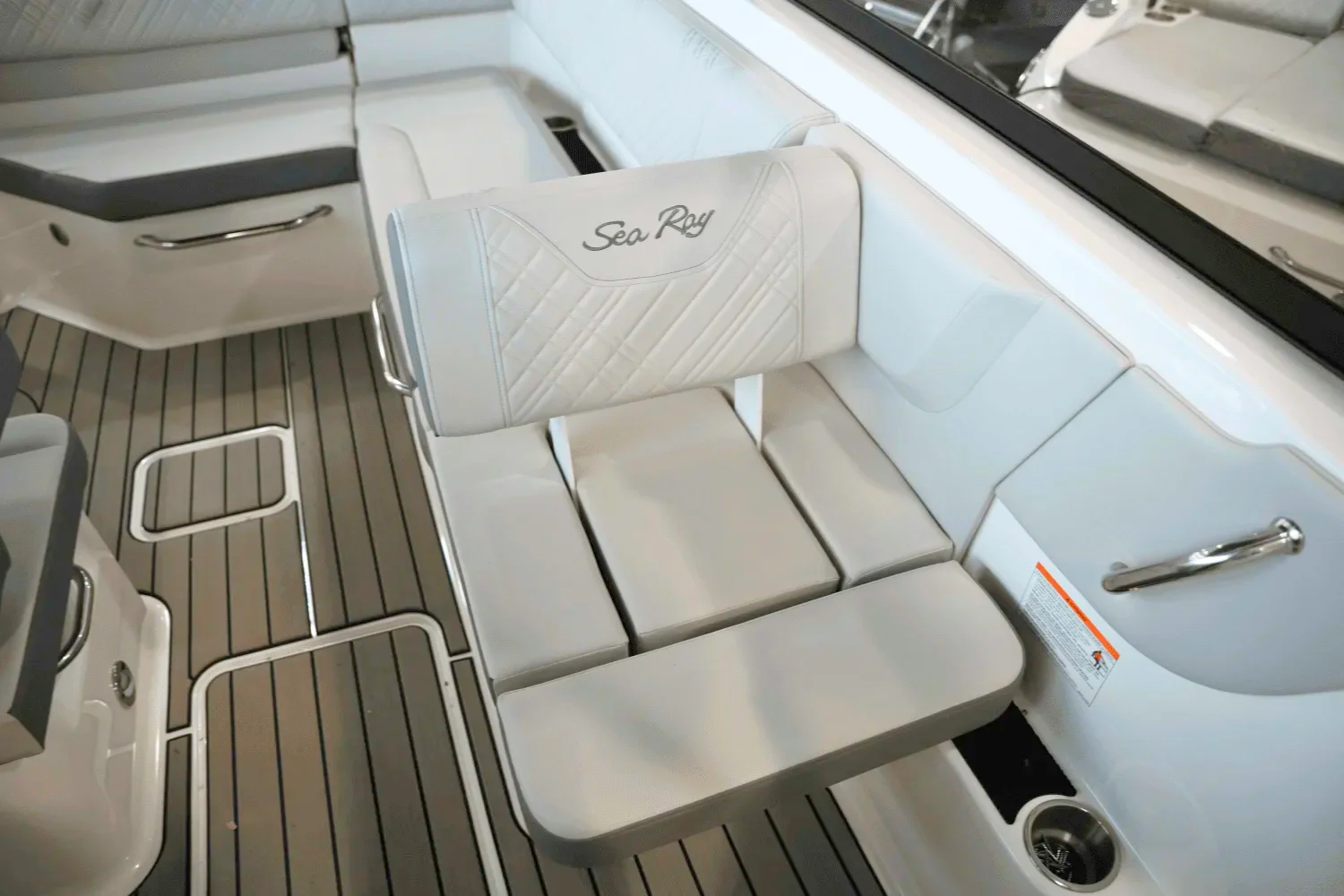 2025 Sea Ray SDX 250 Surf Image Thumbnail #9