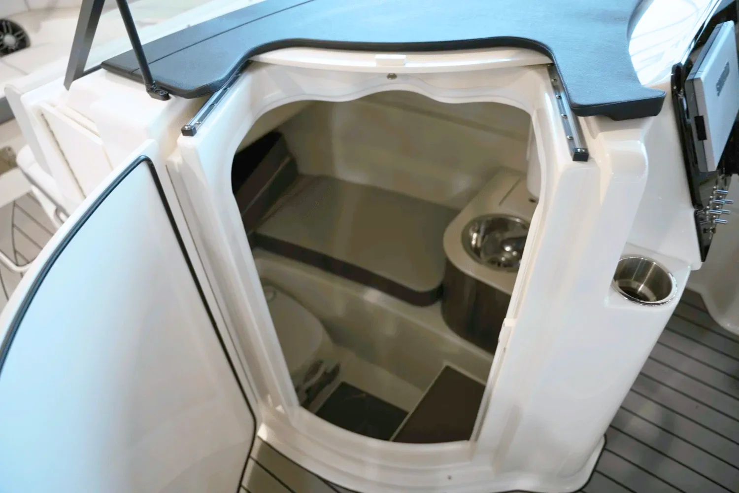 2025 Sea Ray SDX 250 Surf Image Thumbnail #20