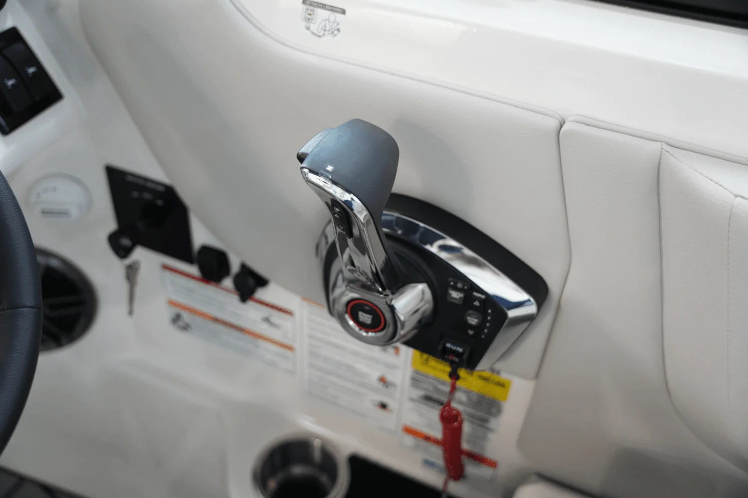 2025 Sea Ray SDX 250 Surf Image Thumbnail #17