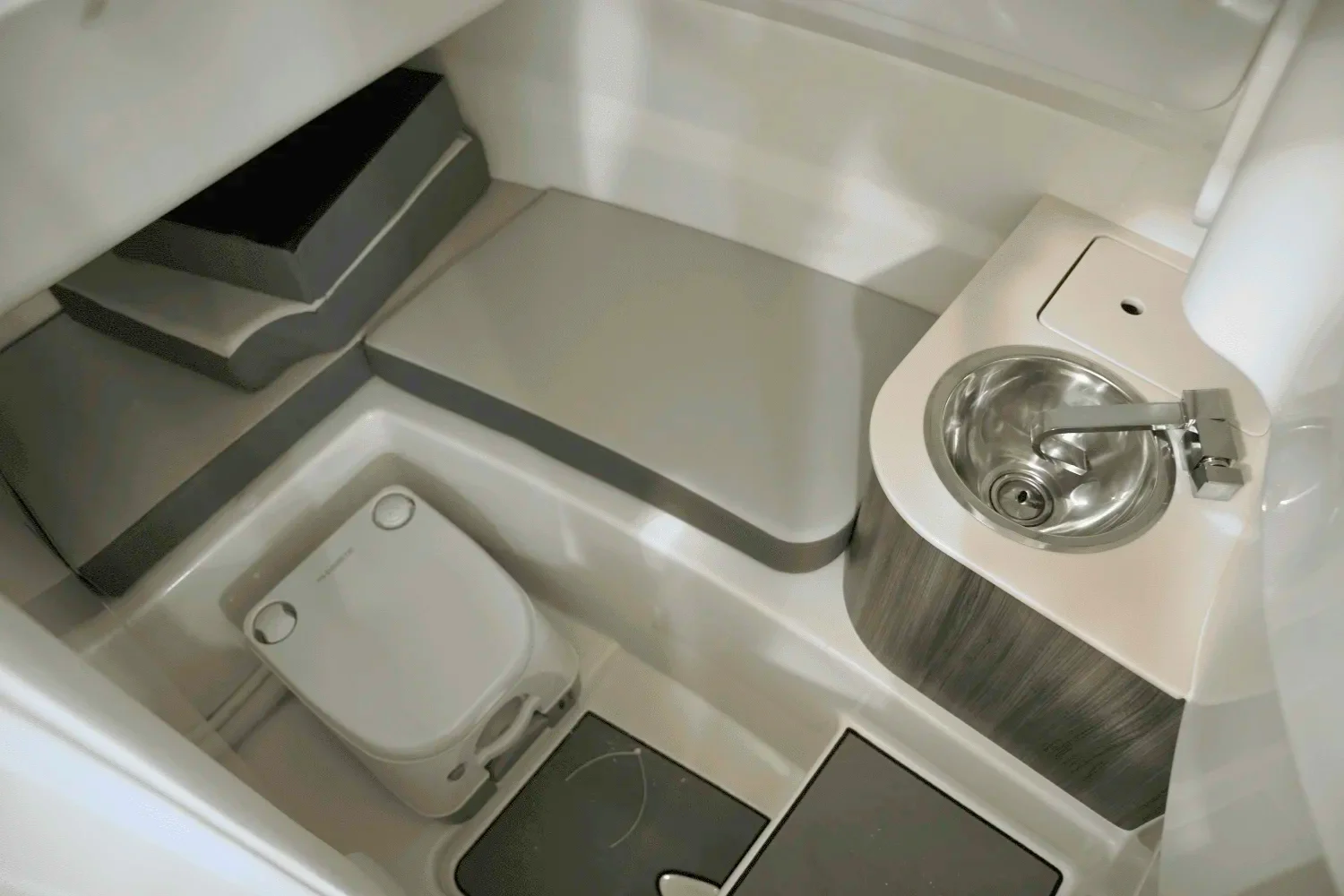 2025 Sea Ray SDX 250 Surf Image Thumbnail #21