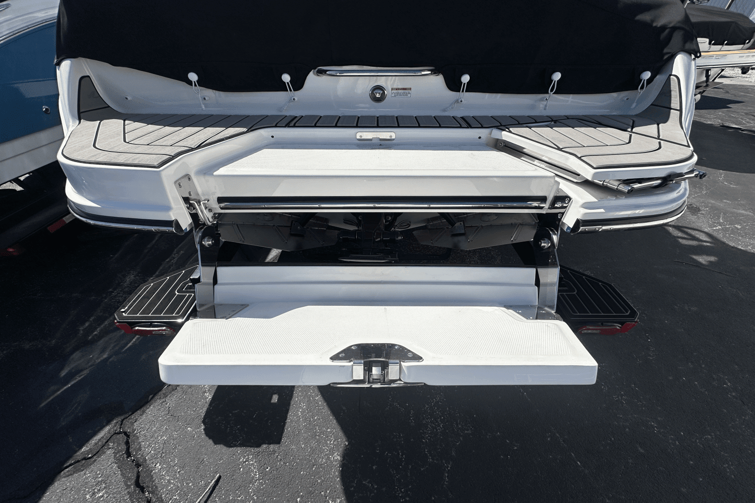 2025 Sea Ray SDX 250 Surf Image Thumbnail #7