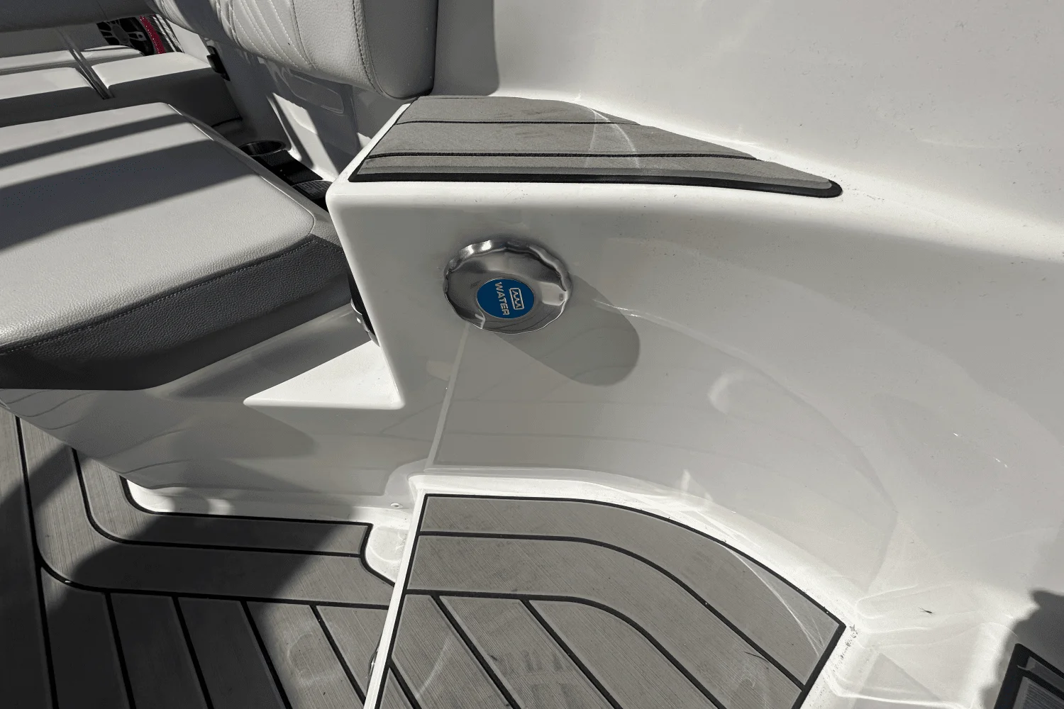 2025 Sea Ray SDX 250 Surf Image Thumbnail #13