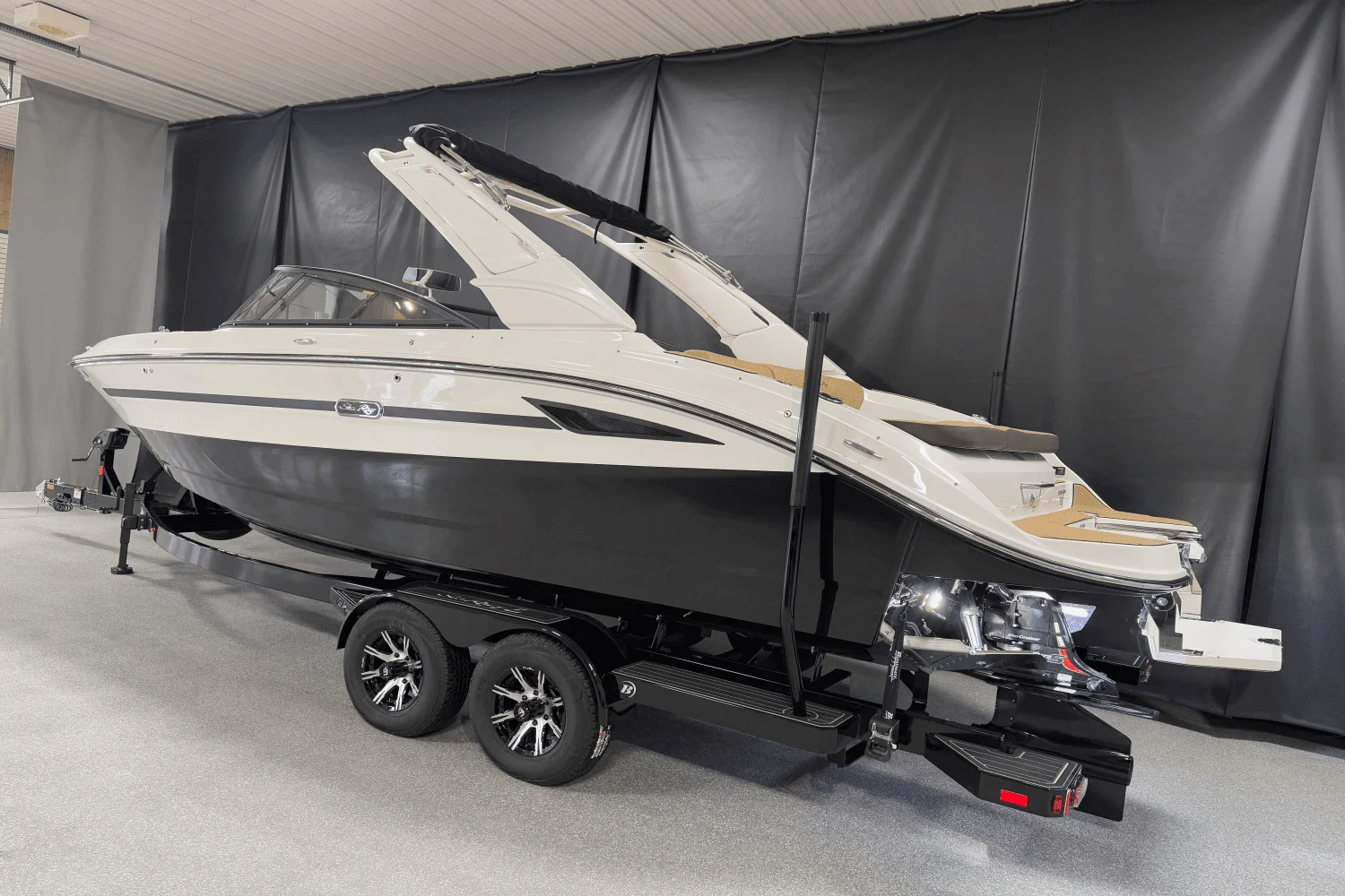 2025 Sea Ray SDX 250 Surf Image Thumbnail #3