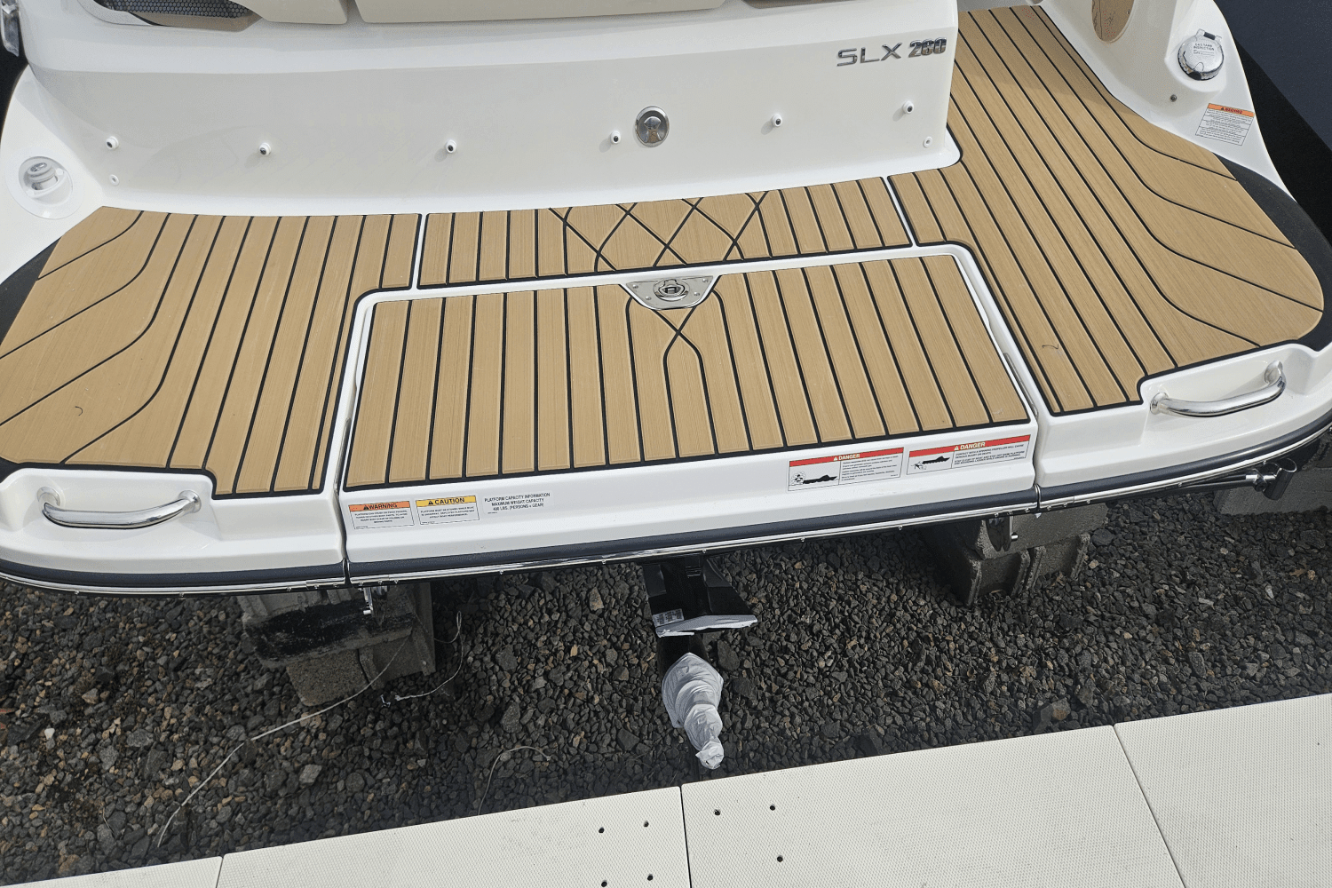 2025 Sea Ray SLX 260 Image Thumbnail #10