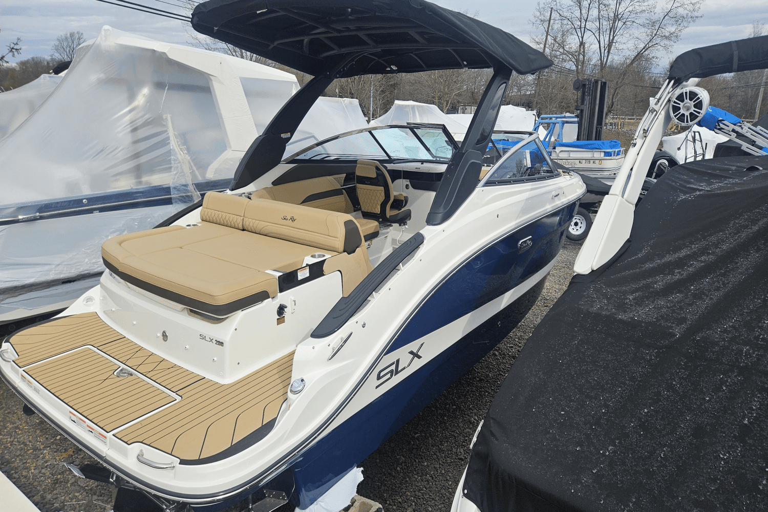 2025 Sea Ray SLX 260 Image Thumbnail #6