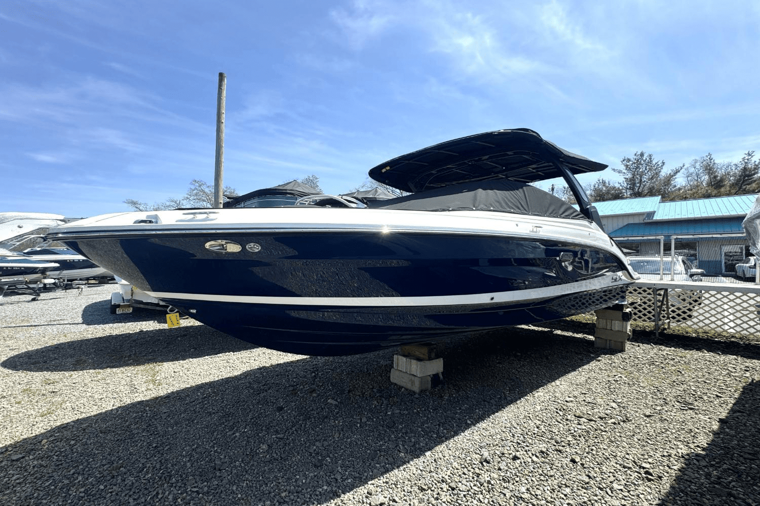 2025 Sea Ray SLX 260 Image Thumbnail #3