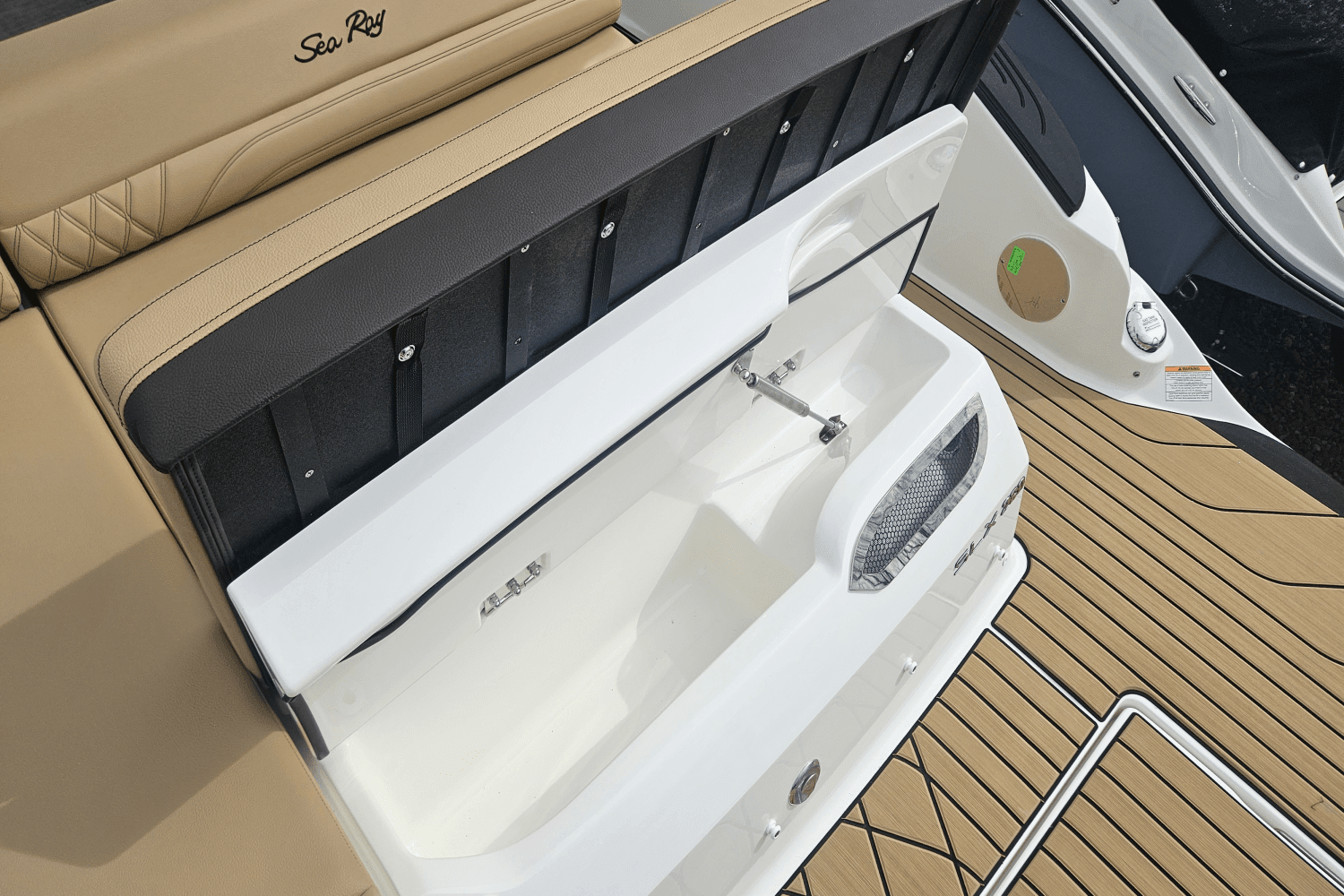 2025 Sea Ray SLX 260 Image Thumbnail #14