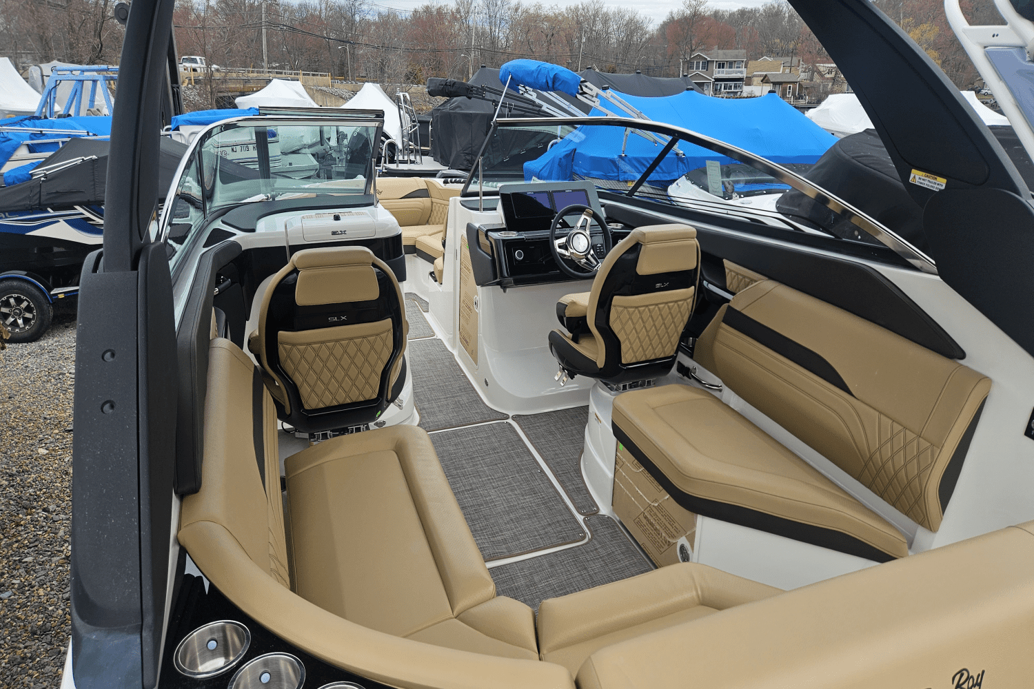 2025 Sea Ray SLX 260 Image Thumbnail #17